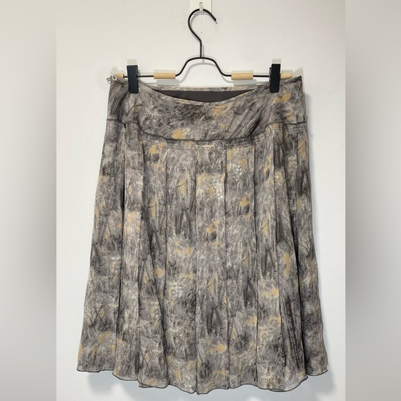 Anne Klein 100% Silk Knee-Length Skirt — Military Green, Size 8P - Picture 2 of 9